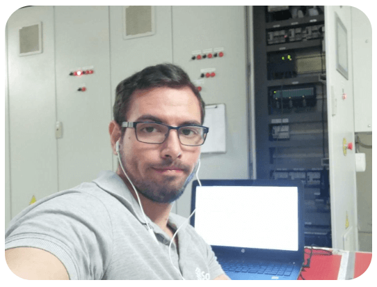 Abel Dominguez, ingeniero experto en automatizacion industrial